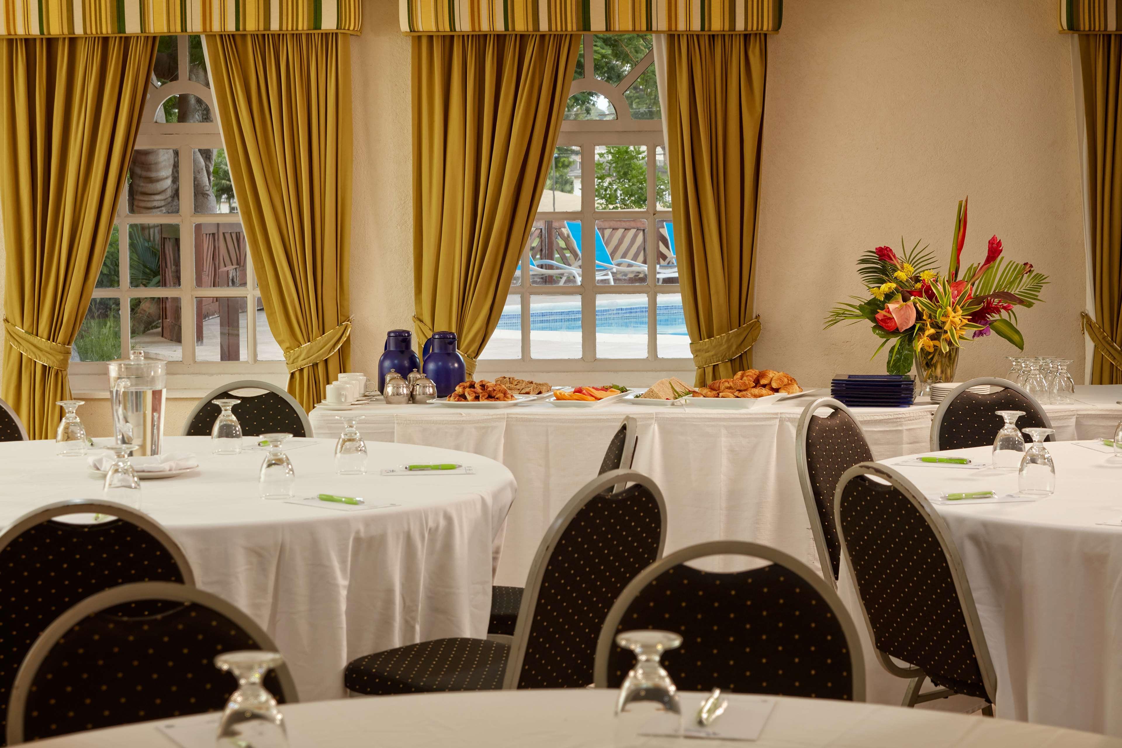Divi Southwinds Beach Resort Christchurch Eksteriør billede